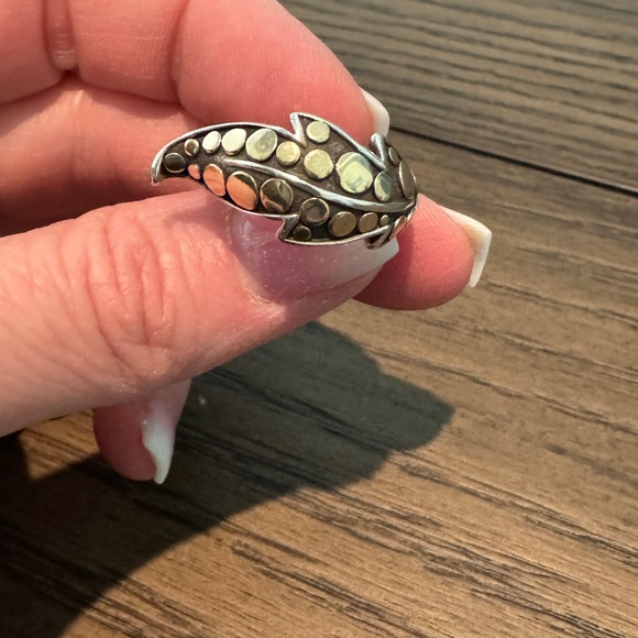 JOHN HARDY Dot Sterling Silver
18K Yellow Gold Ayu Petite Leaf Wrap
Ring Sz 6.5 - Picture 5 of 8